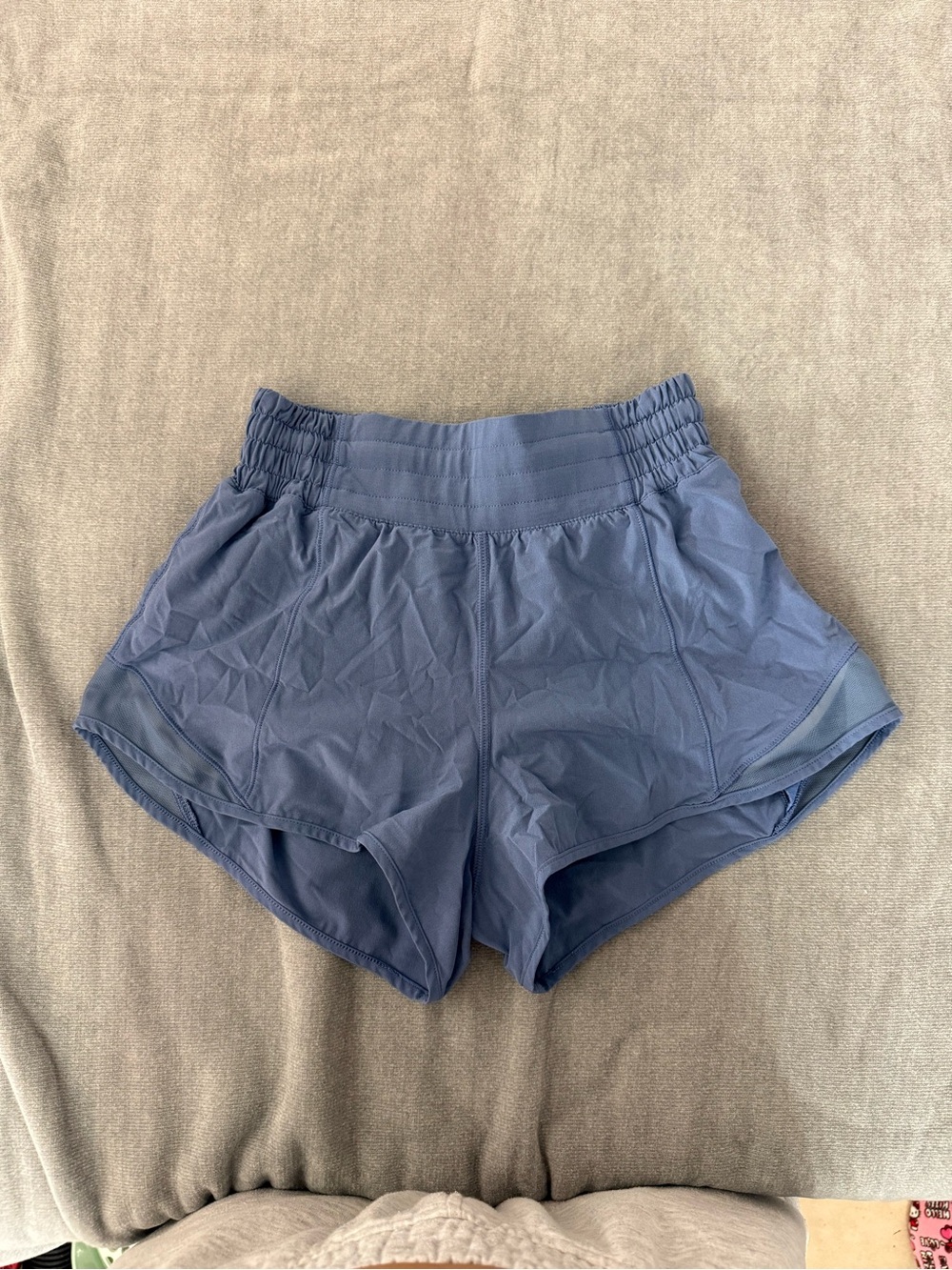 Lululemon Hotty Hot High-Rise Lined Short 2.5"
Oasis Blue size 2 women’s running